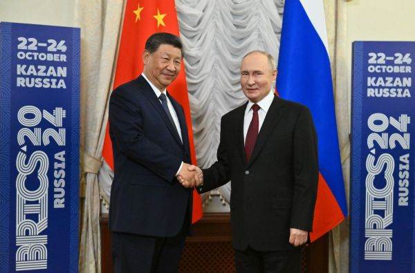 În cadrul lucrărilor BRICS, liderul Kremlinului Vladimir Putin (dreapta) a discutat, ieri după amiază, cu omologul său chinez Xi Jinping. (Sursa foto: https://photo-summit.brics-russia2024.ru/en/) În cadrul lucrărilor BRICS, liderul Kremlinului Vladimir Putin (dreapta) a discutat, ieri după amiază, cu omologul său chinez Xi Jinping. (Sursa foto: https://photo-summit.brics-russia2024.ru/en/)